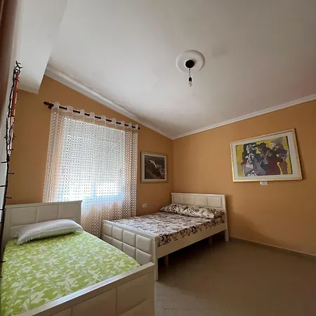 Ela's Apartman Orikum